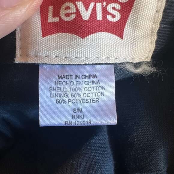 The Levi’s Denim Striped Newsboy Cap is a vintage style hat made from 100% cotto - Picture 7 of 15